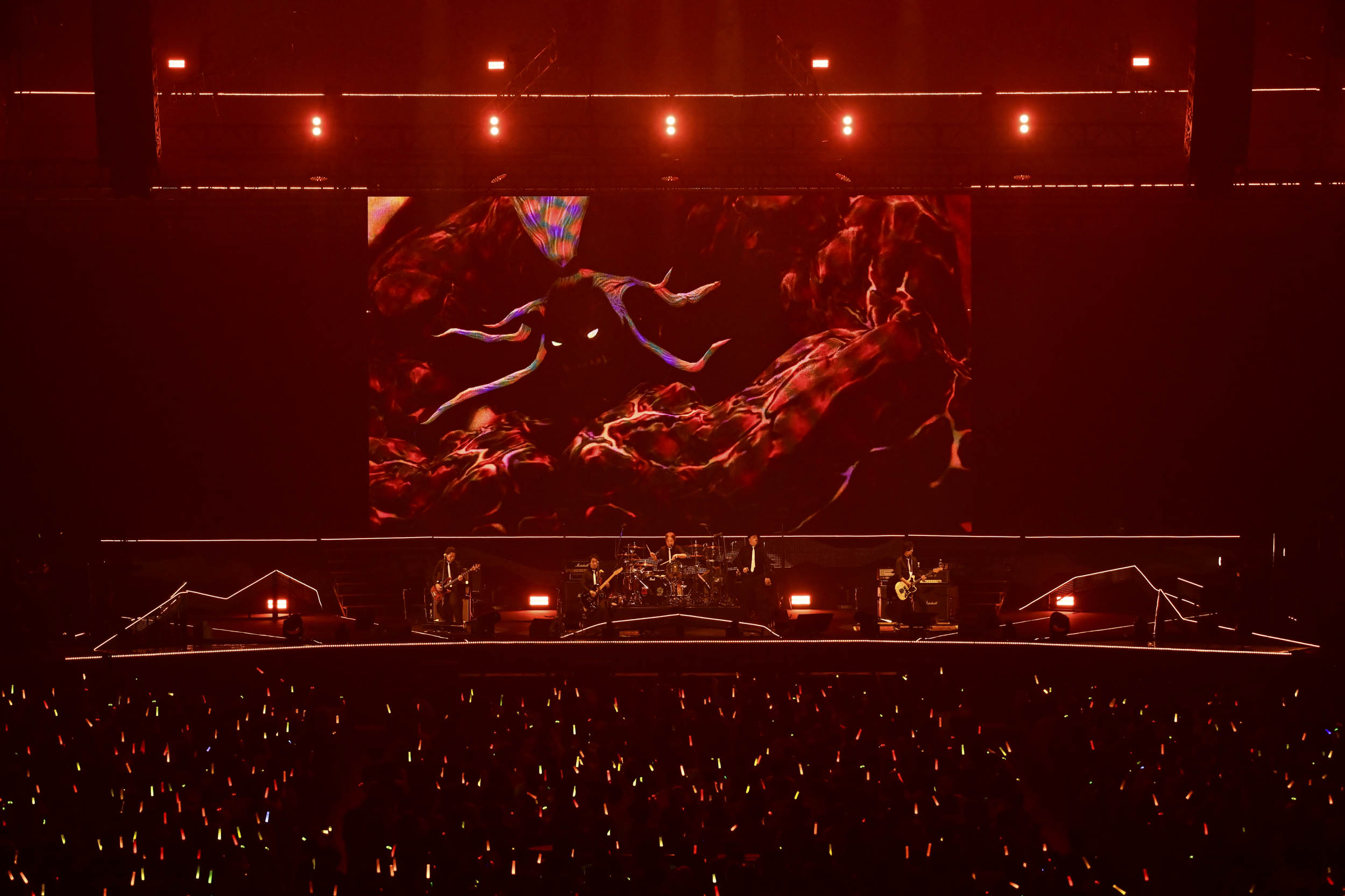 定番中の定番曲。実装当時は、落ちたら戦闘には復帰できず、極限の緊張感の中でこの曲が脳裏に深く刻みつけられた。