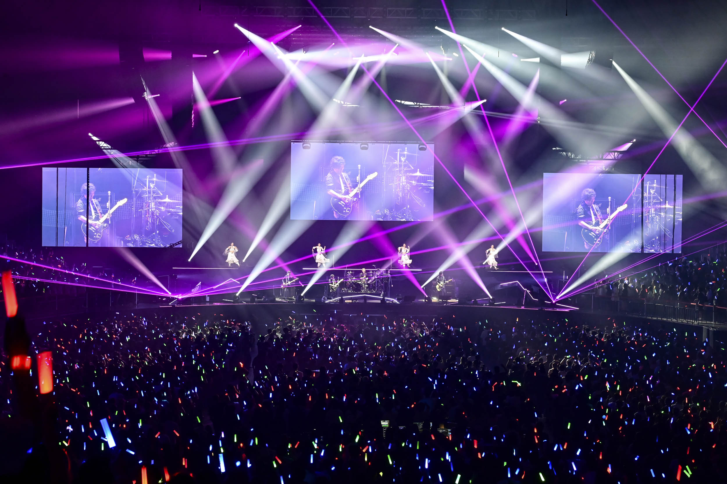 これまではスタッフが躍っていたが、今回はついにプロのダンサーが登場。キレキレのダンスで会場を沸かせた