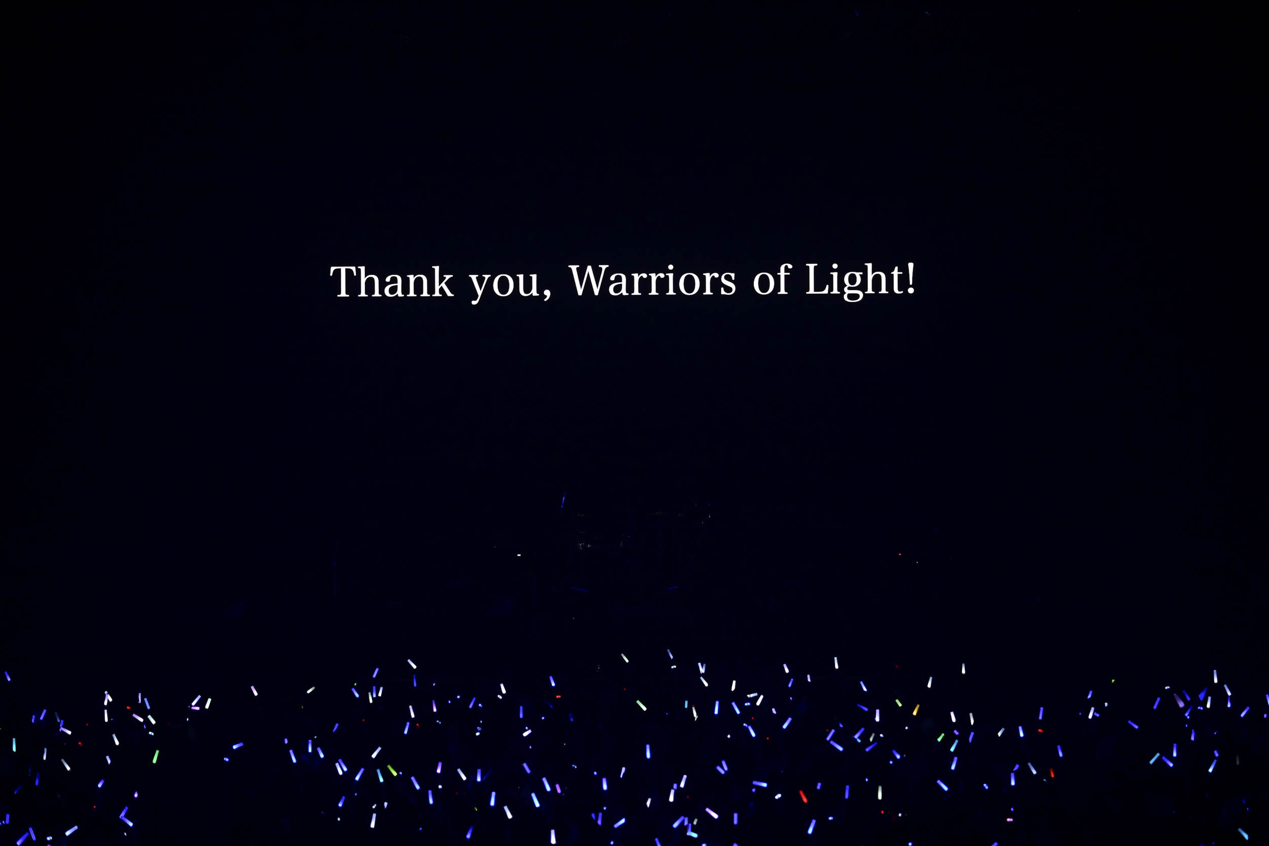 セットリストの最後は「Endwalke」。事前に募集した、それぞれのプレイヤーが作った動画と共に「暁月のフィナーレ」のテーマソングが演奏された。