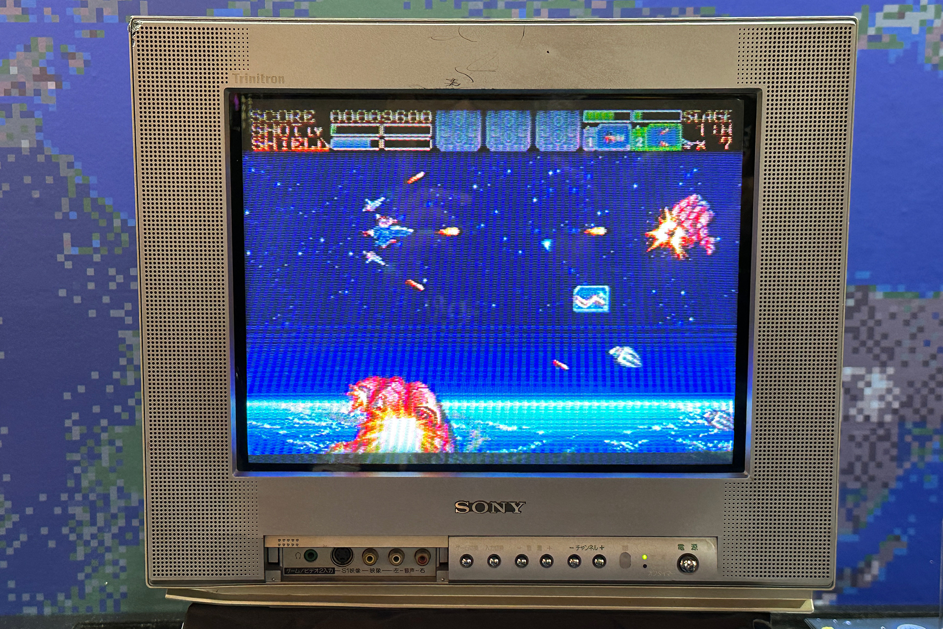 ブラウン管で表示するとひと味違った雰囲気が漂っている