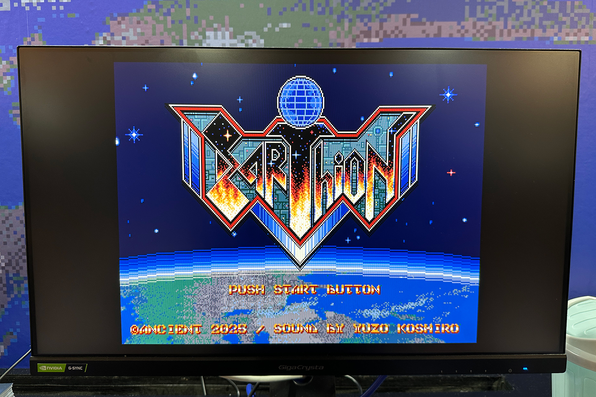 液晶ディスプレイではクッキリとした映像でゲームが楽しめる