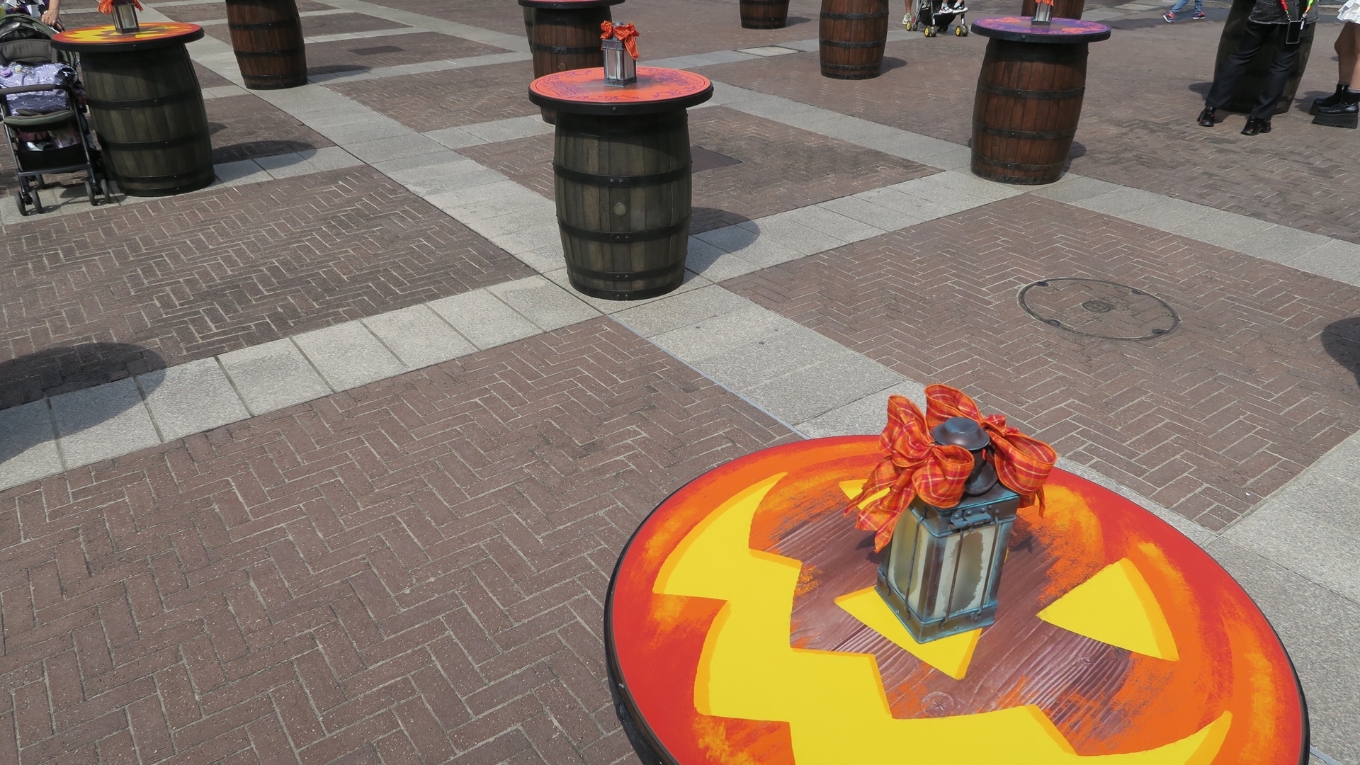 フードやドリンクはハロウィーン仕様のテーブルで楽しむことができる