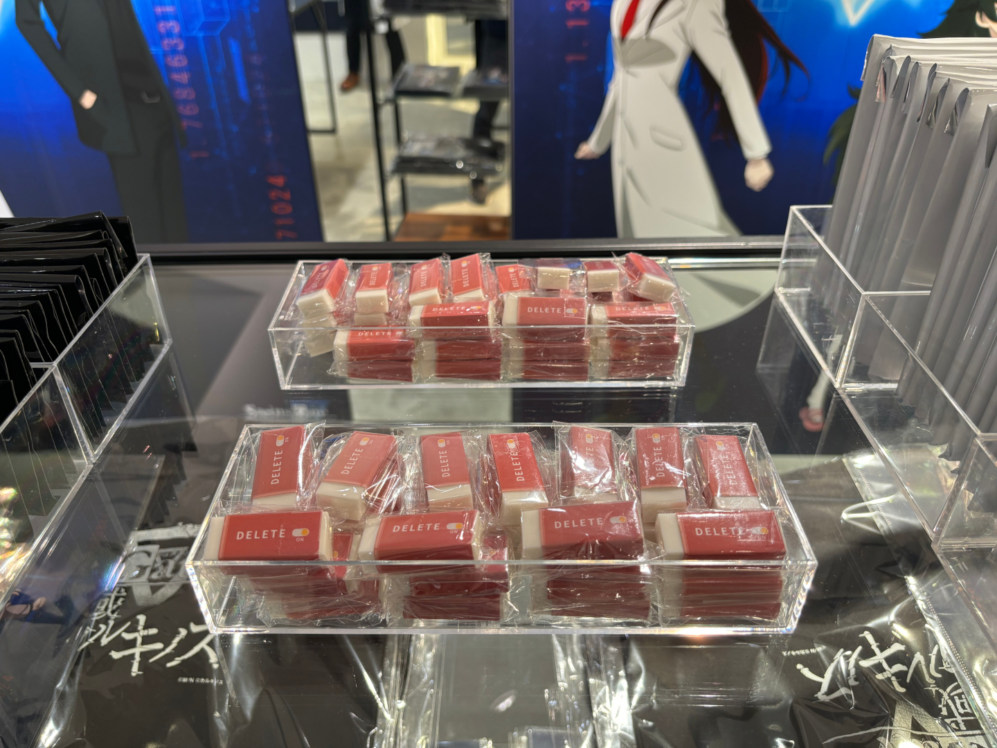 こちらの消しゴムのみ他とは毛色の異なるアイテムになっているが、こちらは謎解きキットとセットで使うことを想定しているものと思われる。キットにはクリップペンシル飲みが同梱されているため、この消しゴムがあればより安心だ！