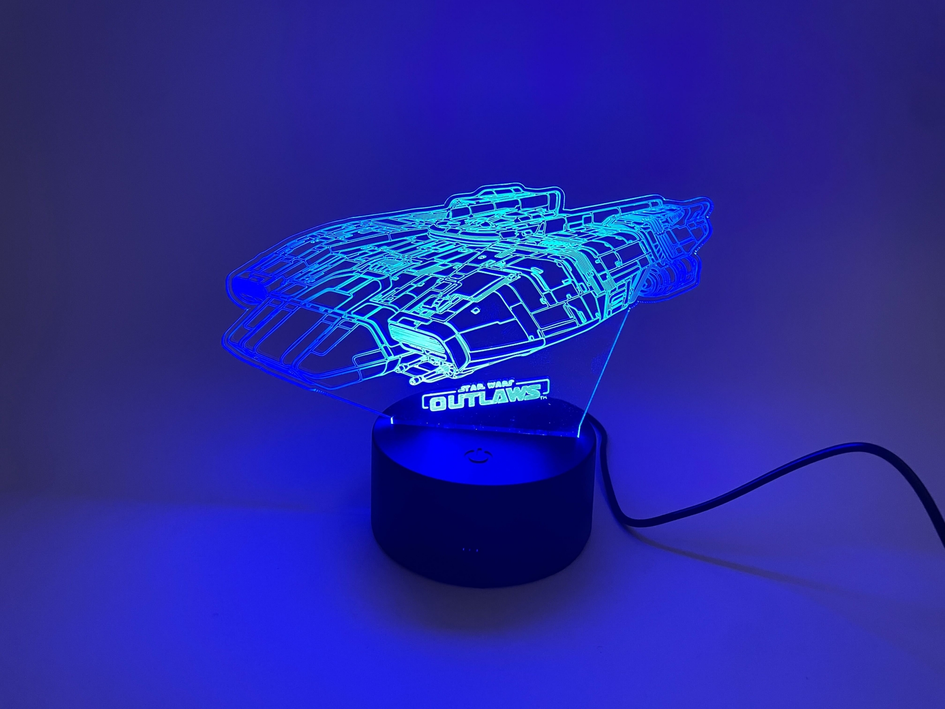 トレイルブレイザーのアクリル板を使用したLEDランプ。きらびやかに光る