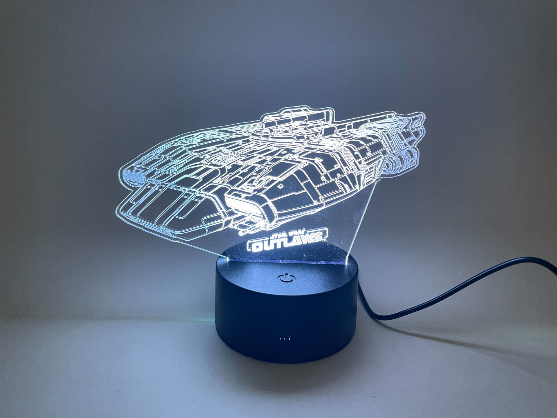 トレイルブレイザーのアクリル板を使用したLEDランプ。きらびやかに光る