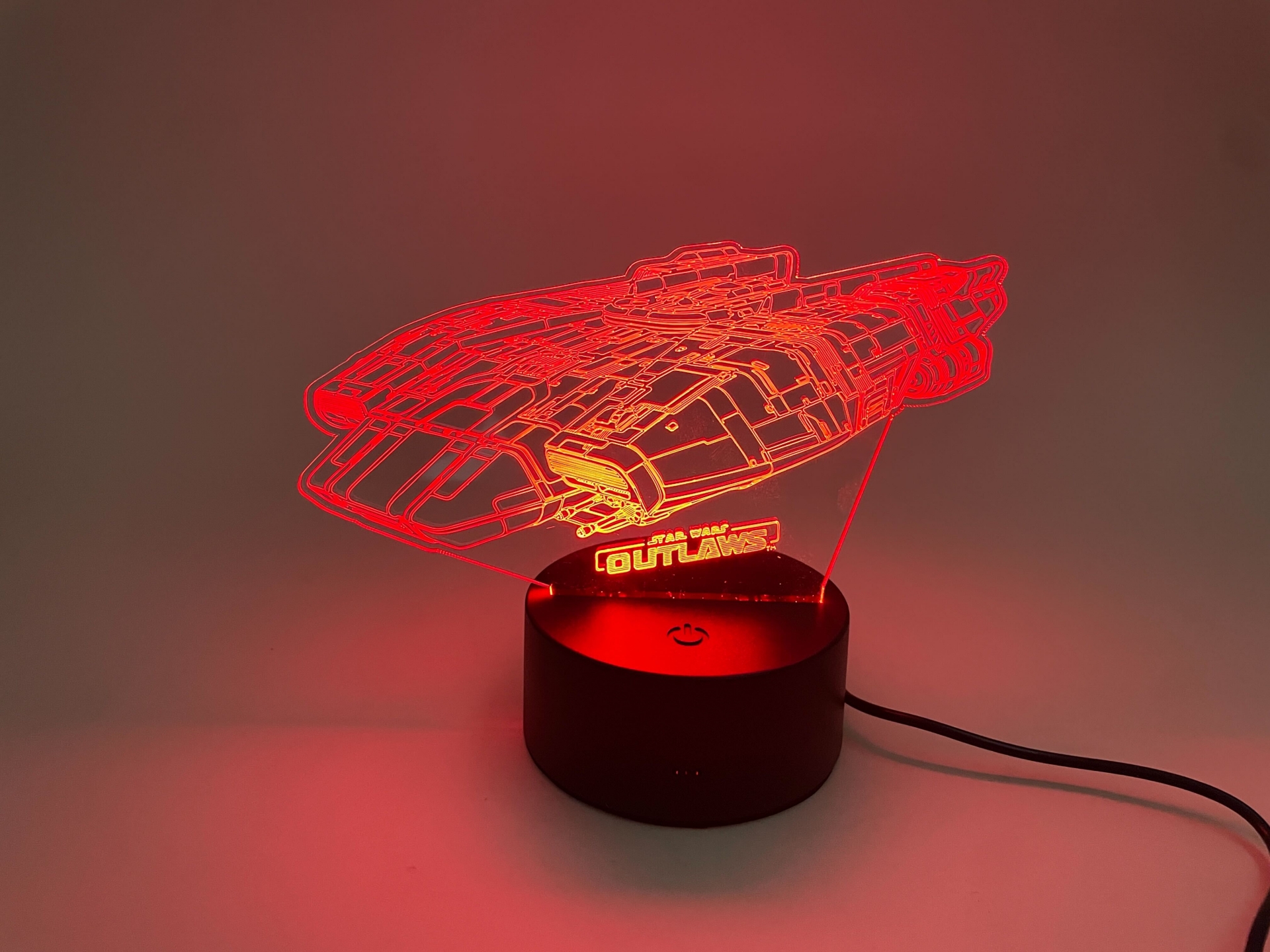 トレイルブレイザーのアクリル板を使用したLEDランプ。きらびやかに光る