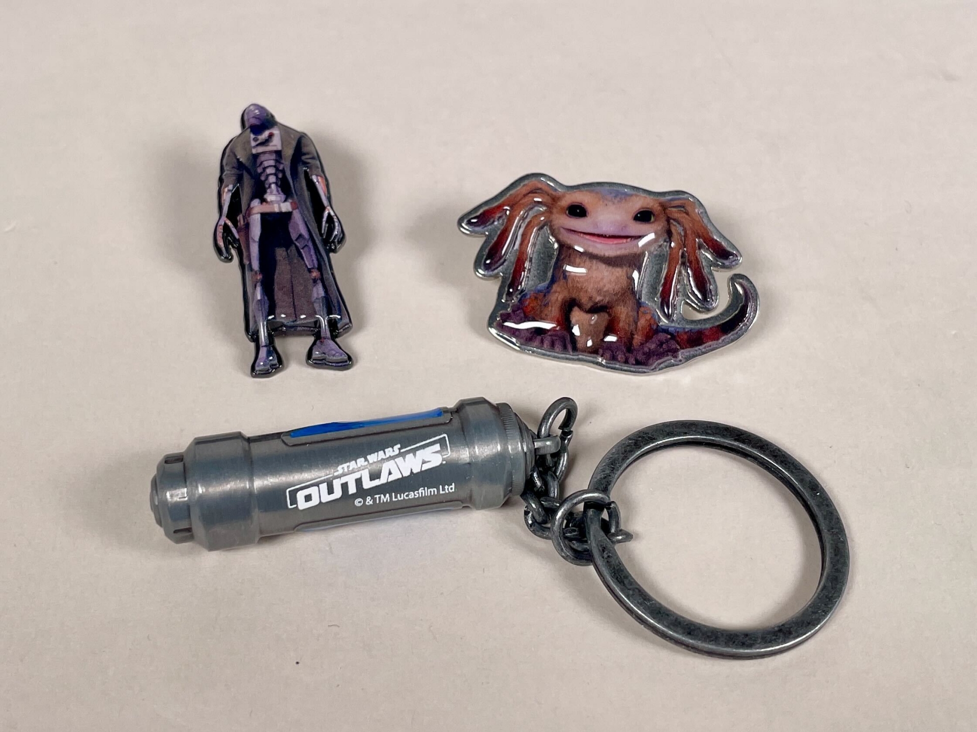 ピンバッジとキーホルダー