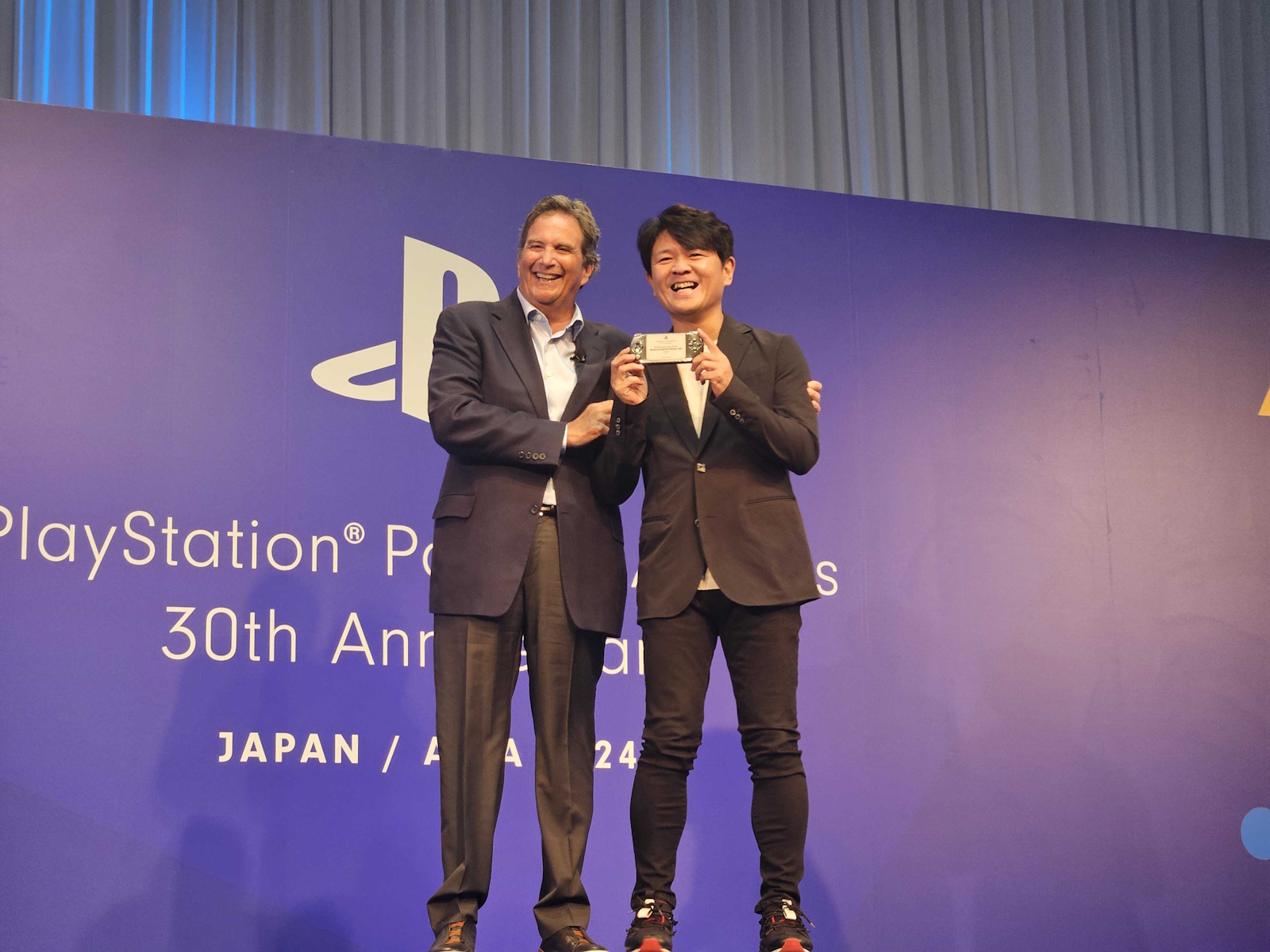 PSPを模した特別なトロフィー