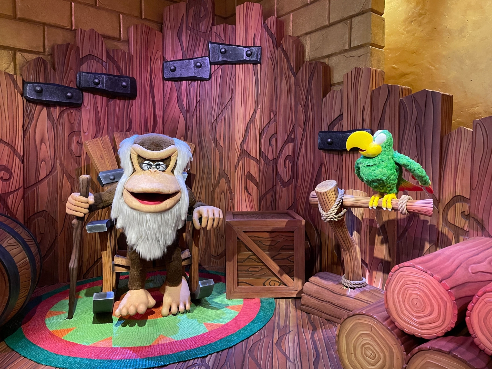 クランキーコングとスコークスが「ゴールデンバナナ」などについて話してくれるコーナー