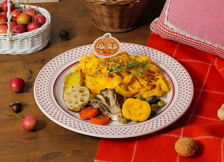 秋と言えば収穫祭。たくさん野菜が獲れたよ！　ジャックオランタンの中に入ってみんなを驚かしちゃえ