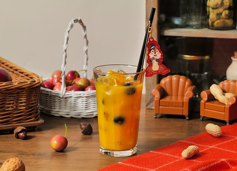 チップをイメージしたオレンジジュースは果肉入り