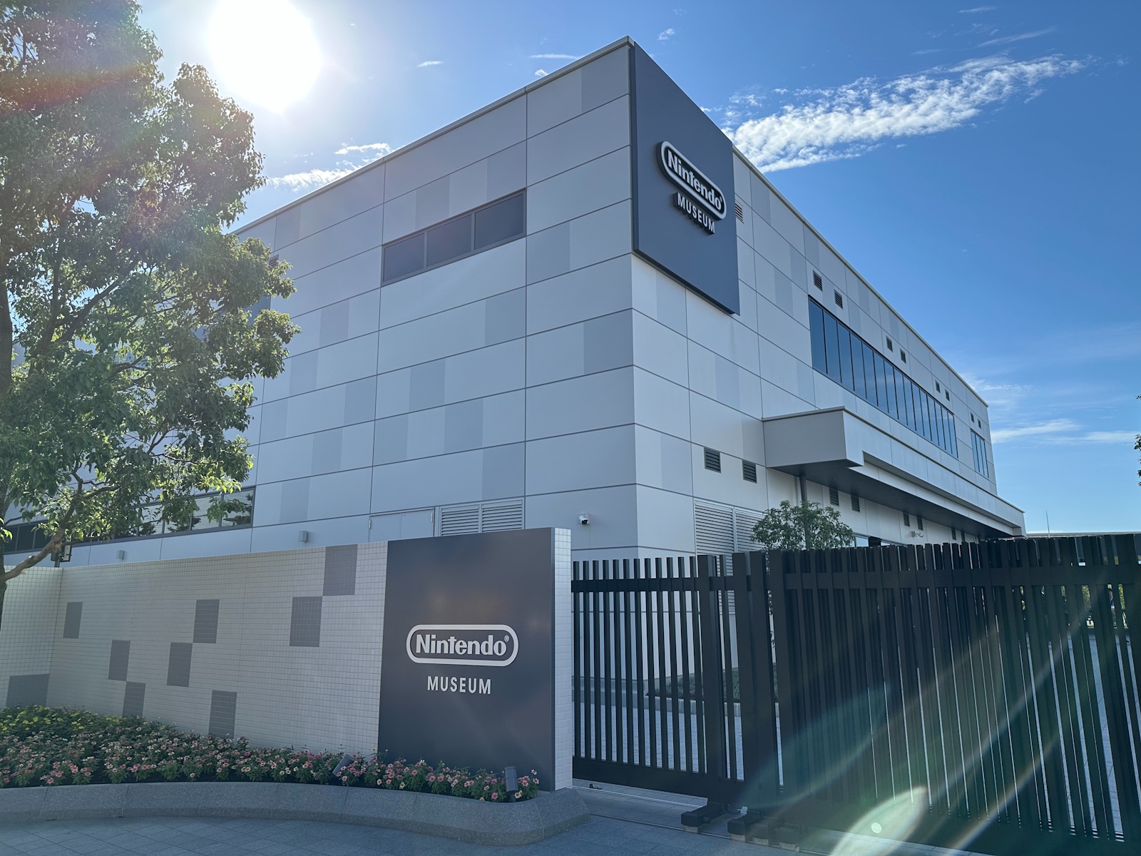 京都駅から電車に乗り、約30分ほどで到着した