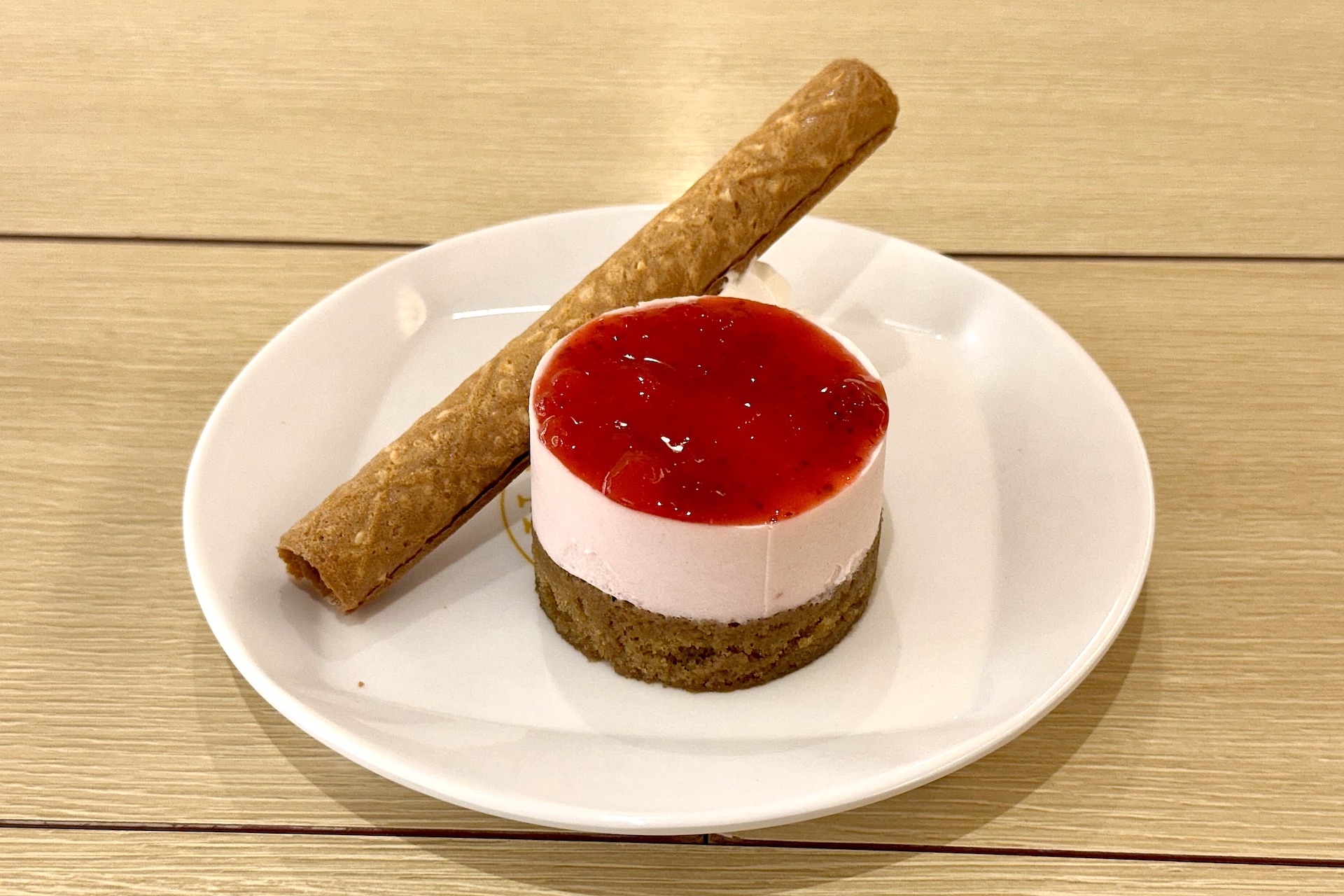 いちごミルクティーケーキ 580円 販売期間：12月13日〜2025年3月6日