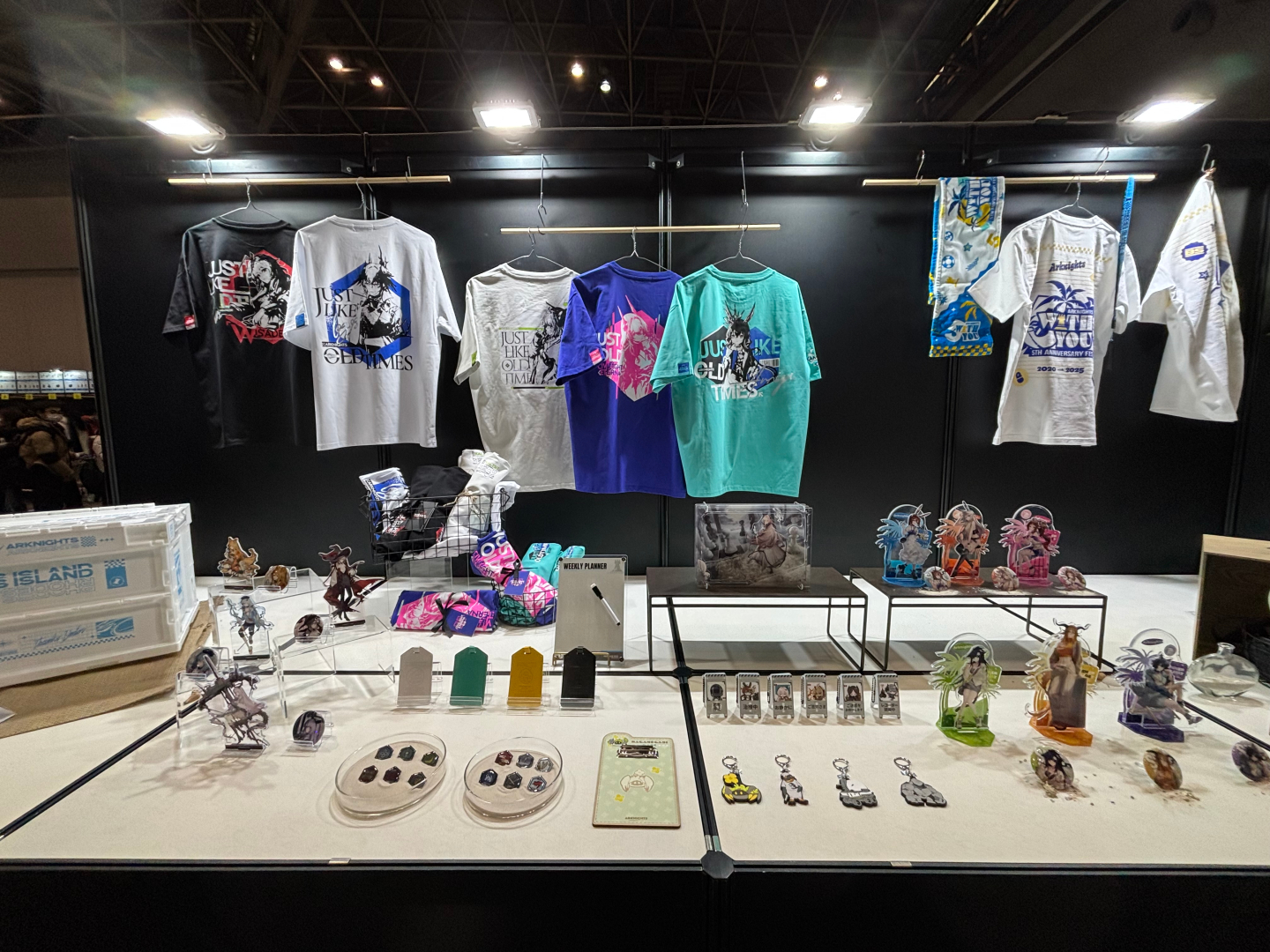 グッズの実物展示も