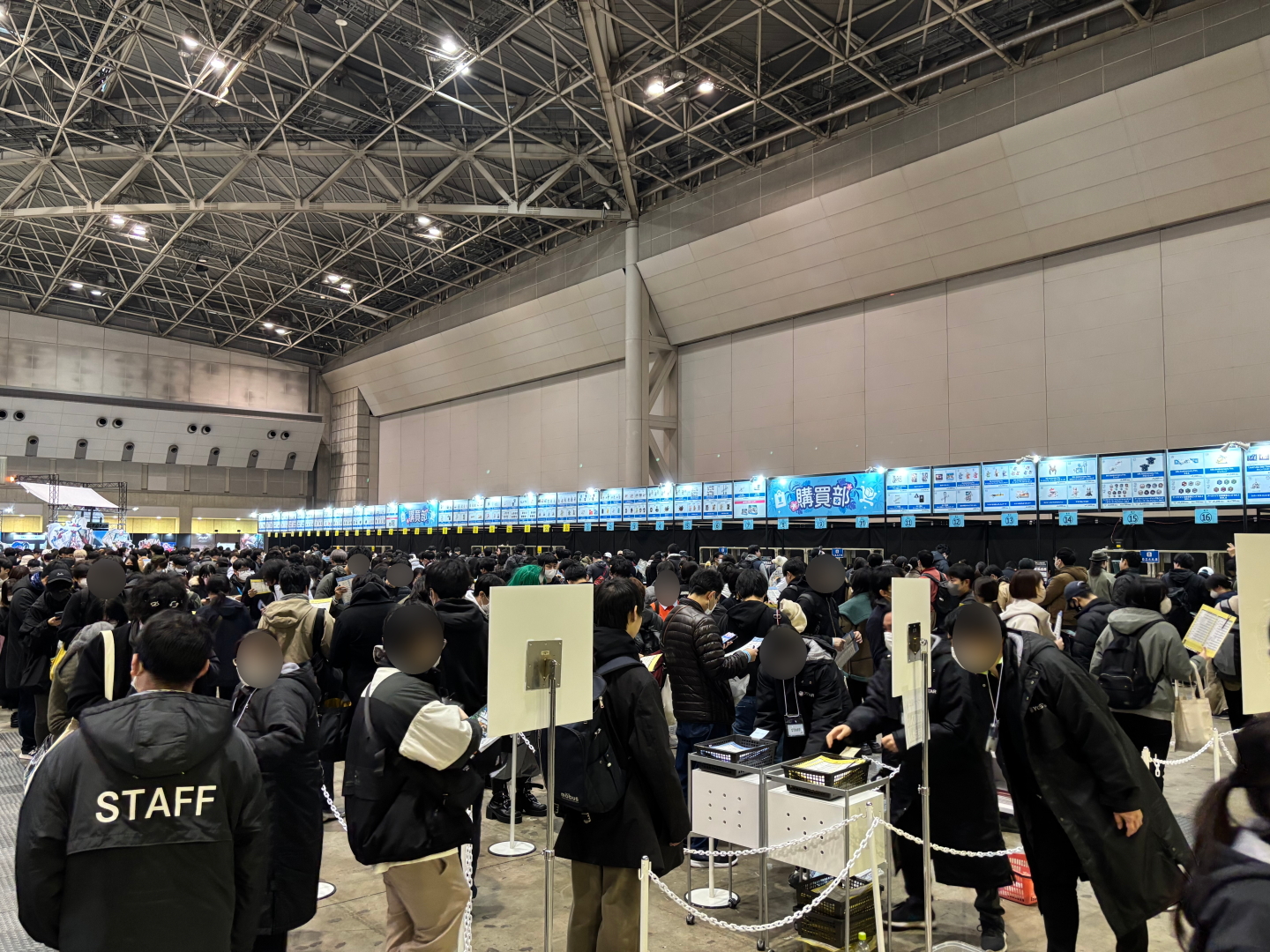 物販は長蛇の列になっていた