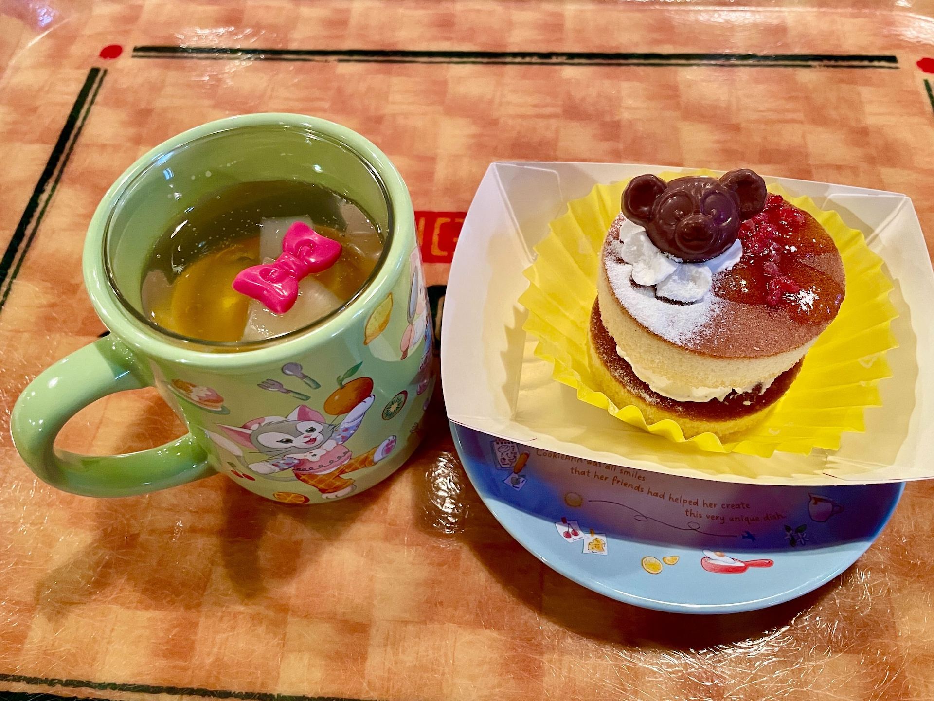 ストロベリー&ホイップサンド 550円（スーベニアカップ付きはプラス750円）