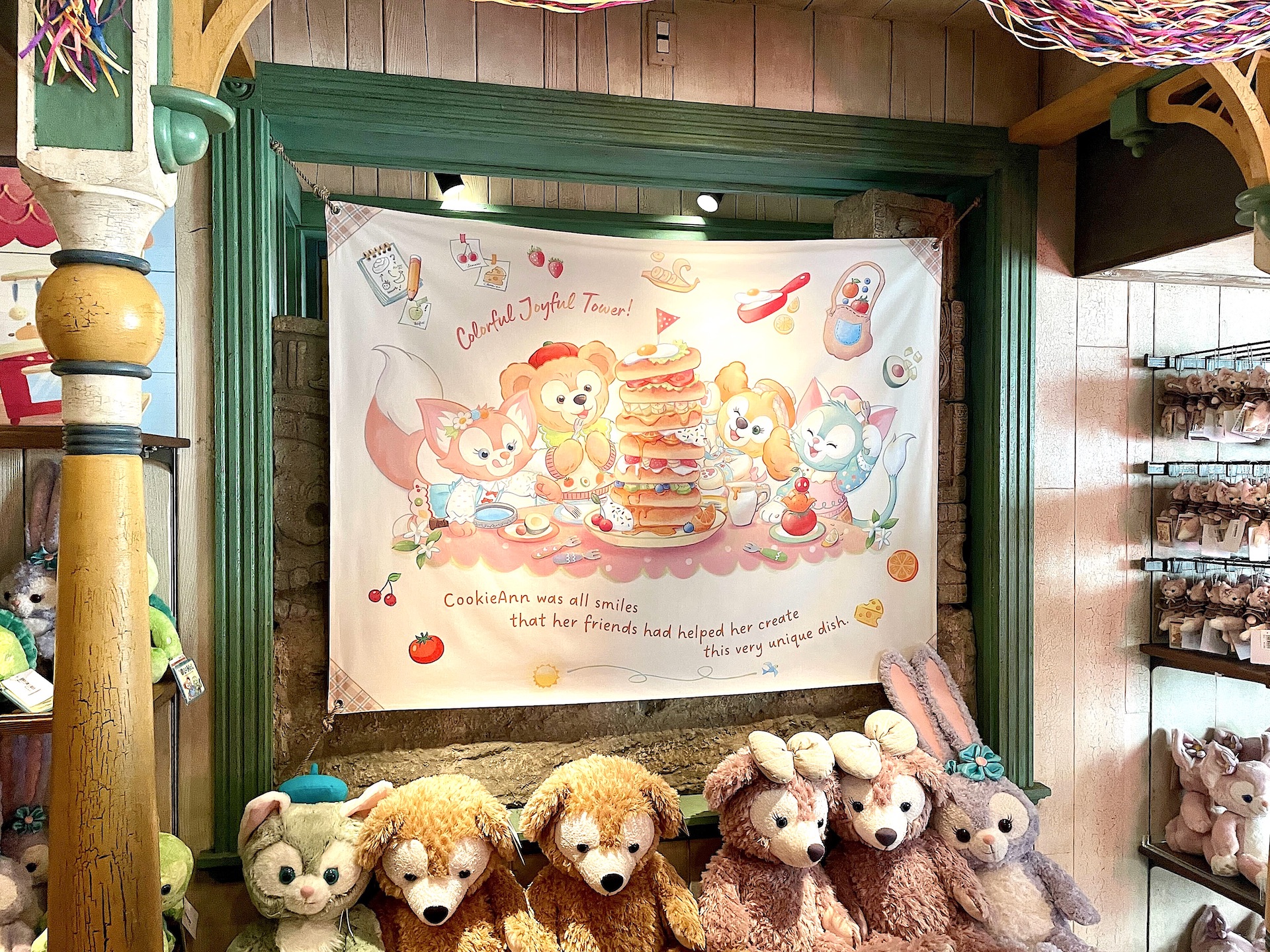 店内の様子。内装の至る所が「ダッフィー＆フレンズ・ワンダフルキッチン」仕様に