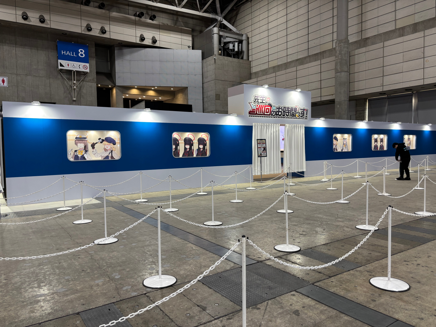 会場内には様々なアトラクションがあるほか、敵として登場したクロカゲの巨大バルーンも