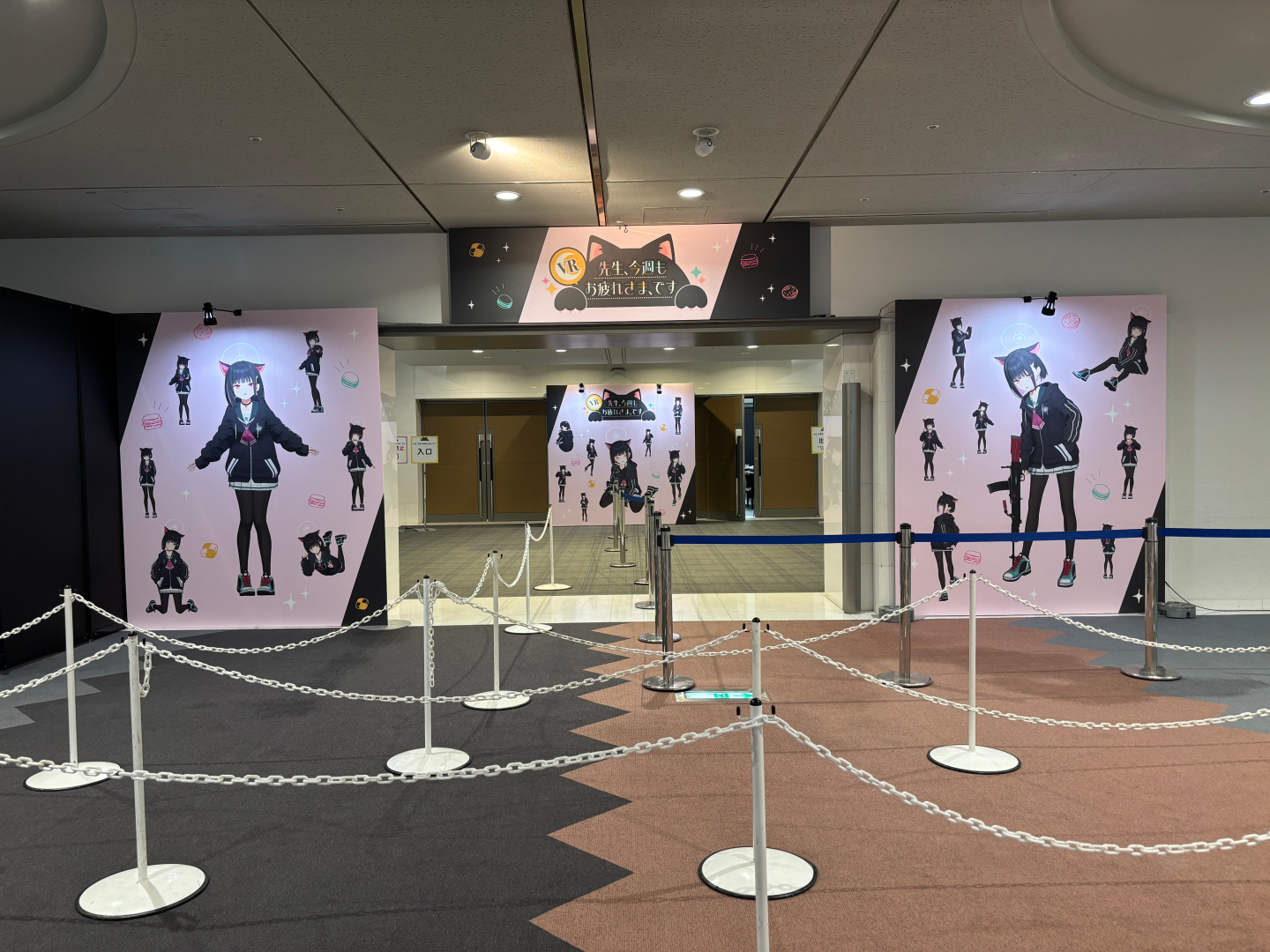 会場内には様々なアトラクションがあるほか、敵として登場したクロカゲの巨大バルーンも