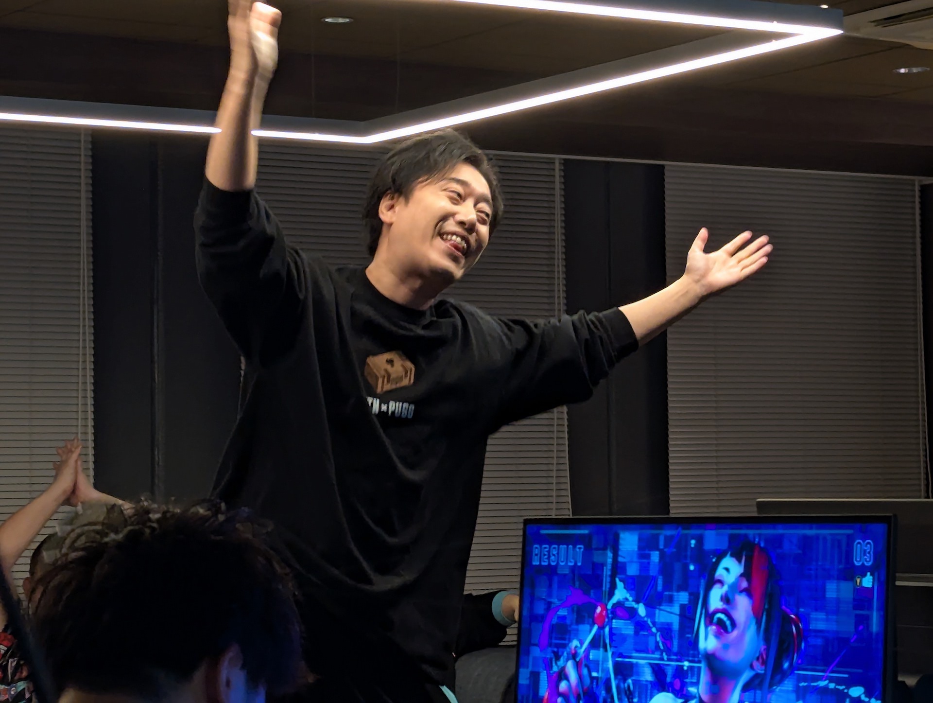 初戦で勝利して思わず喜びのの舞を披露する布団ちゃん