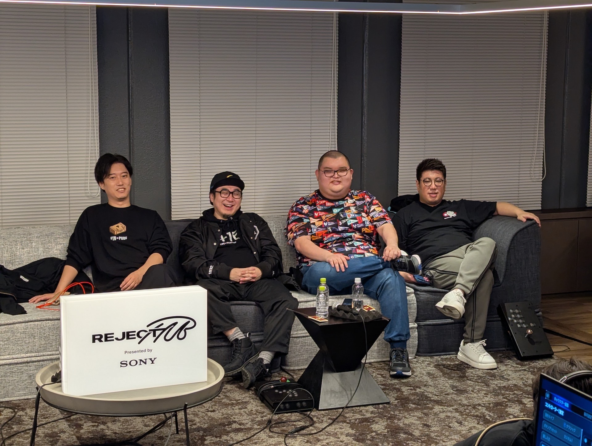 勝利した4人の表情は晴れやかだ