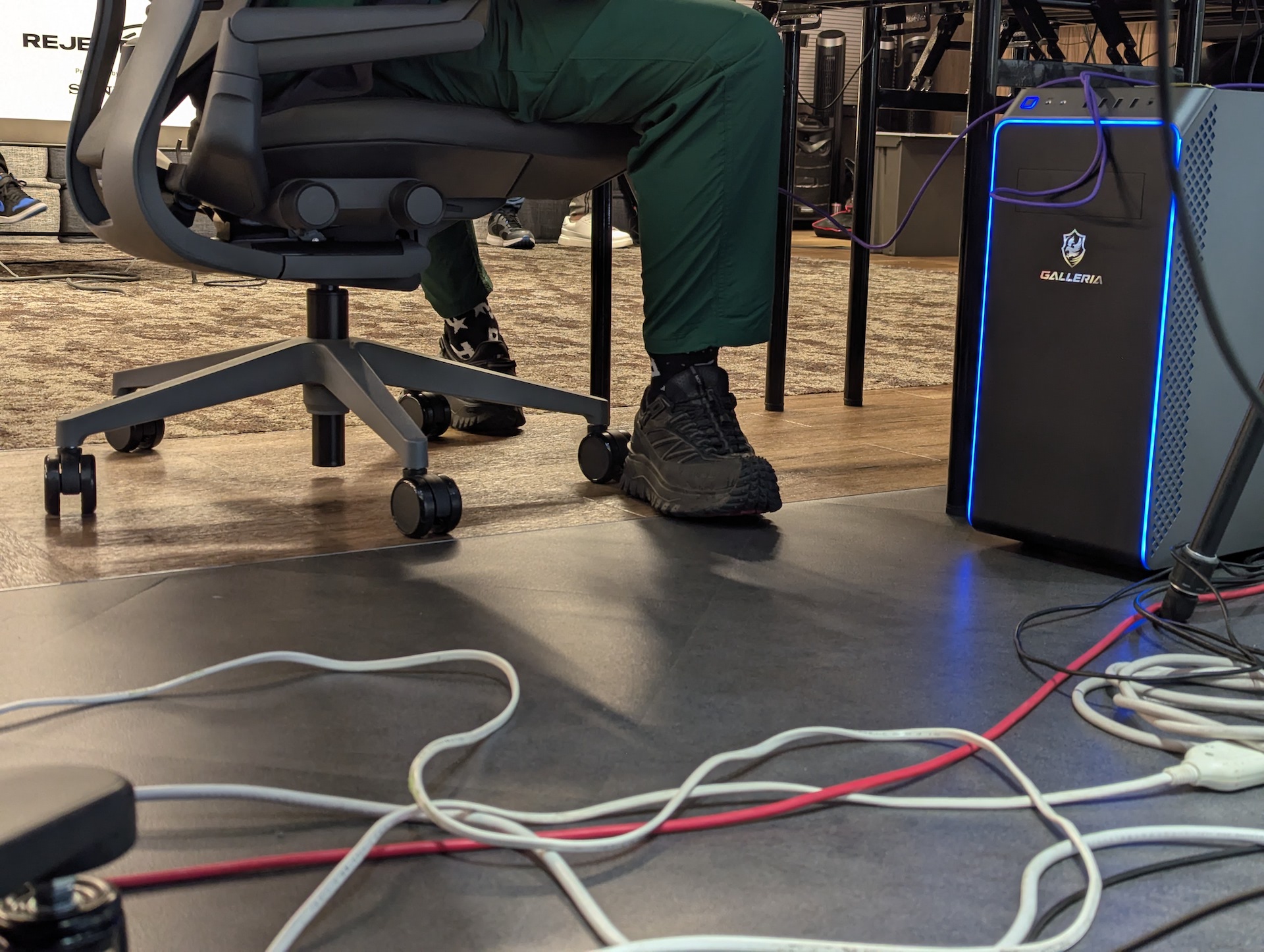 余談だが、試合中におぼの足の向きが不思議だということで話題になっていたので確認してみたが、確かに普通だと曲がらなさそうな角度まで足が展開していた