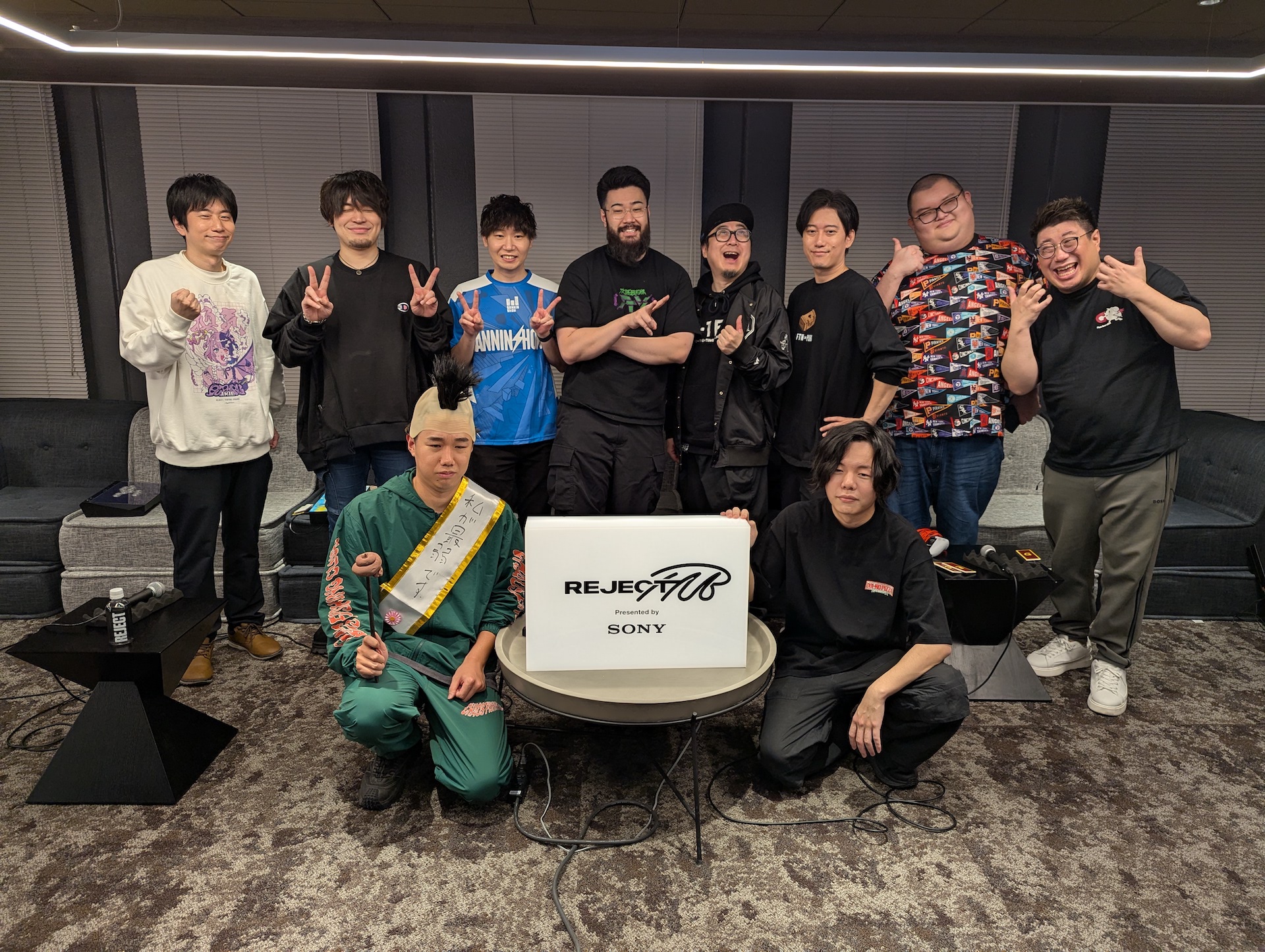 最後は1人を除いてみんな笑顔で記念撮影を行なってイベントは締めくくられた