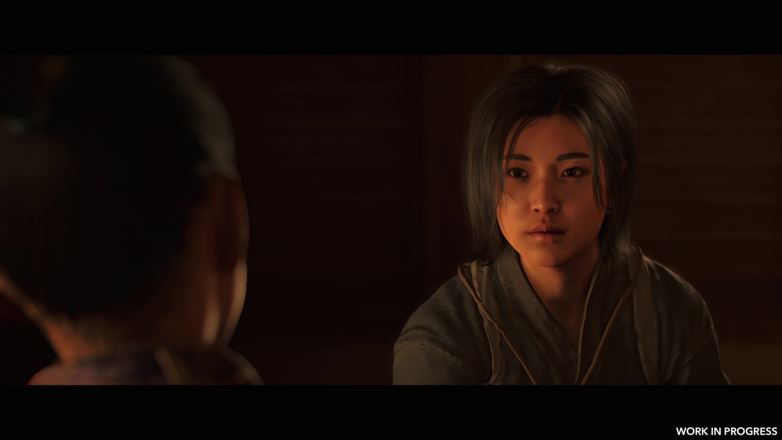 優しく語りかける奈緒江