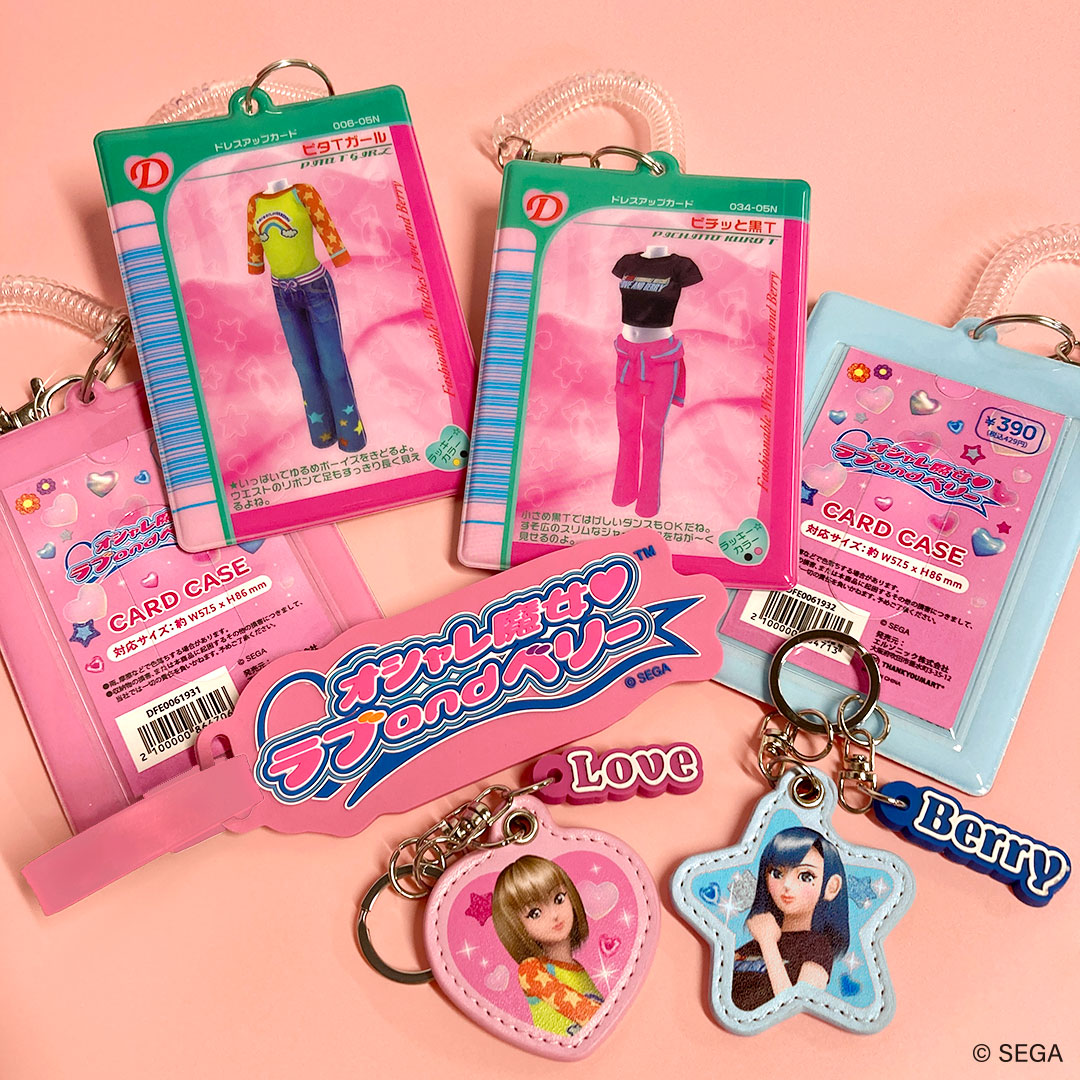 ダイカットパスケースはラブandベリーの「オシャレまほうカード」デザインで、カードで遊んでいた当時の想い出が蘇るような平成ポップな雰囲気のアイテムとなっている