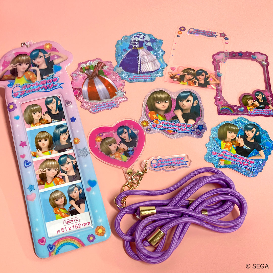 ステッカーはスマートフォンケースに挟むのにピッタリのサイズ感で、フレームタイプのデザインは、推しの写真を挟むなど自分好みにカスタマイズすることができる