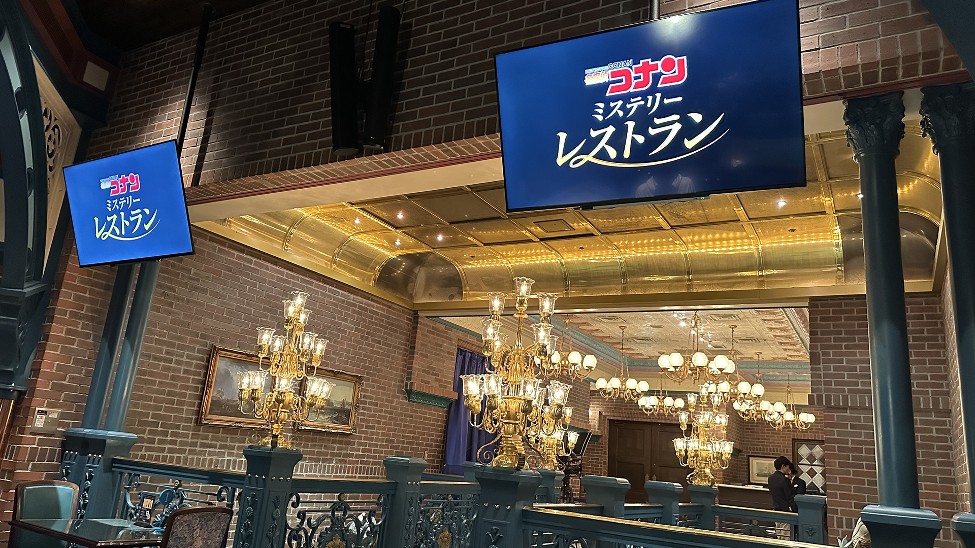 店内にあるモニターも重要な役割を果たす