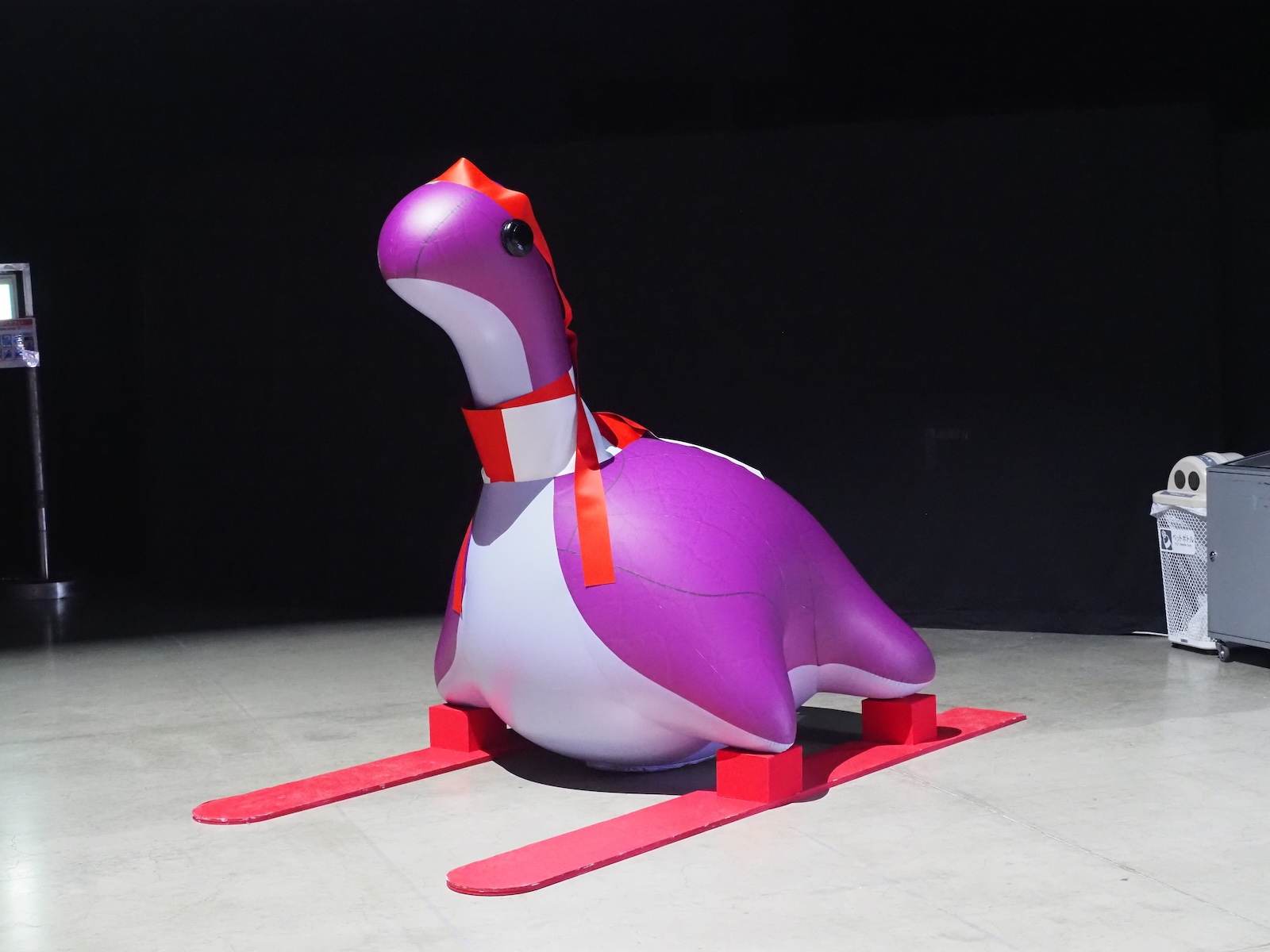 大きなネッシーが目をひく