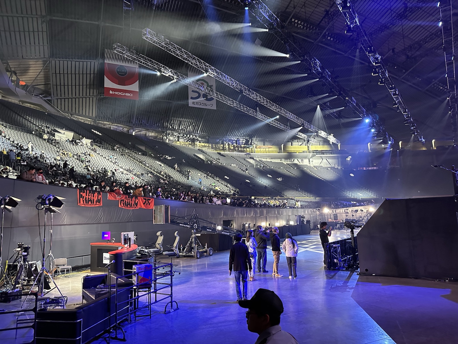 ステージ側から見ると座席の数に圧倒される。決勝日は完売のため、満席の会場を見ることができるだろう