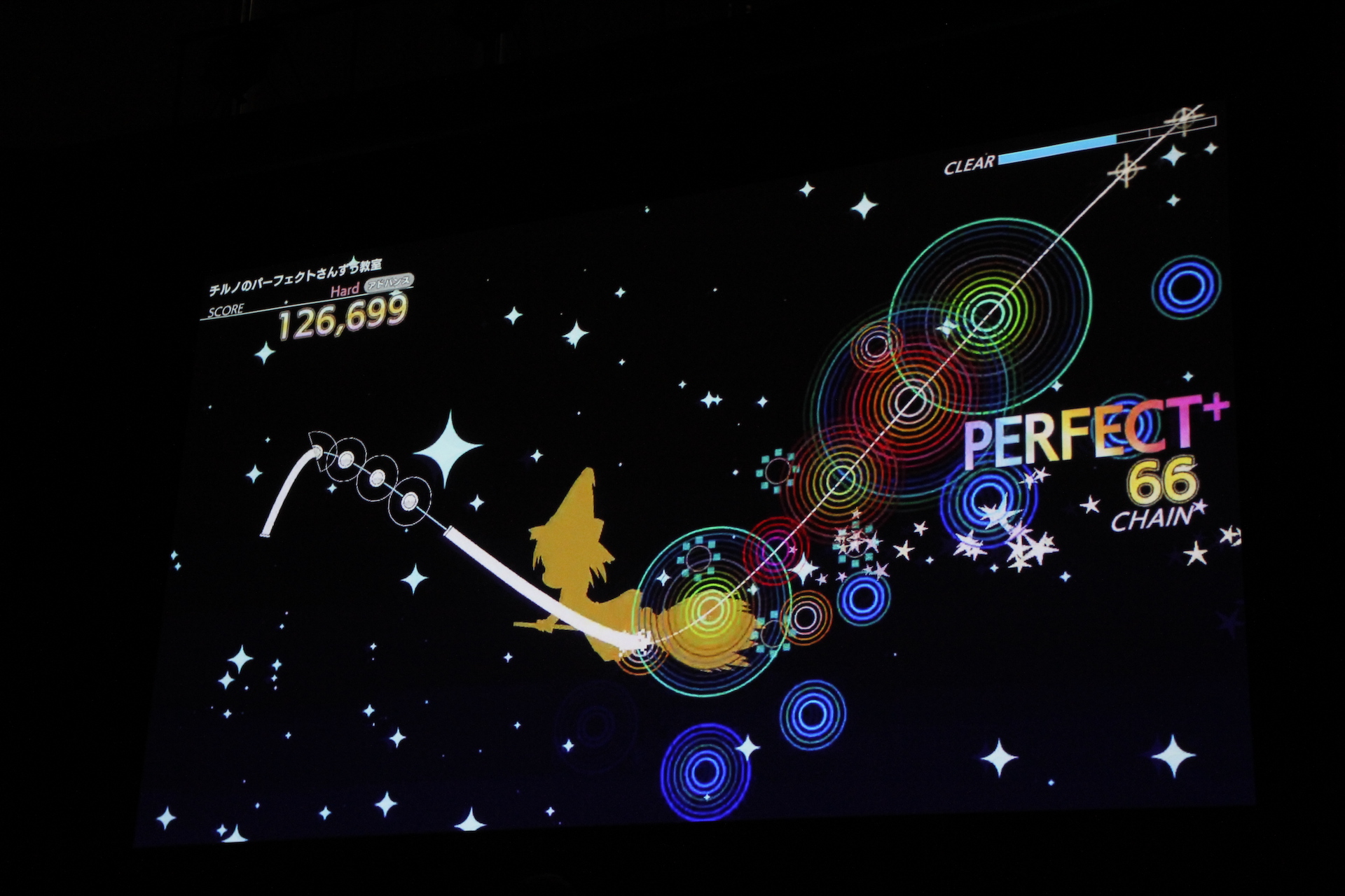 ここでベーシックとアドバンスド、それぞれのプレイ画面が上映された。近い場面を並べてみたので、気になる人はノートの数や種類などを見比べてほしい