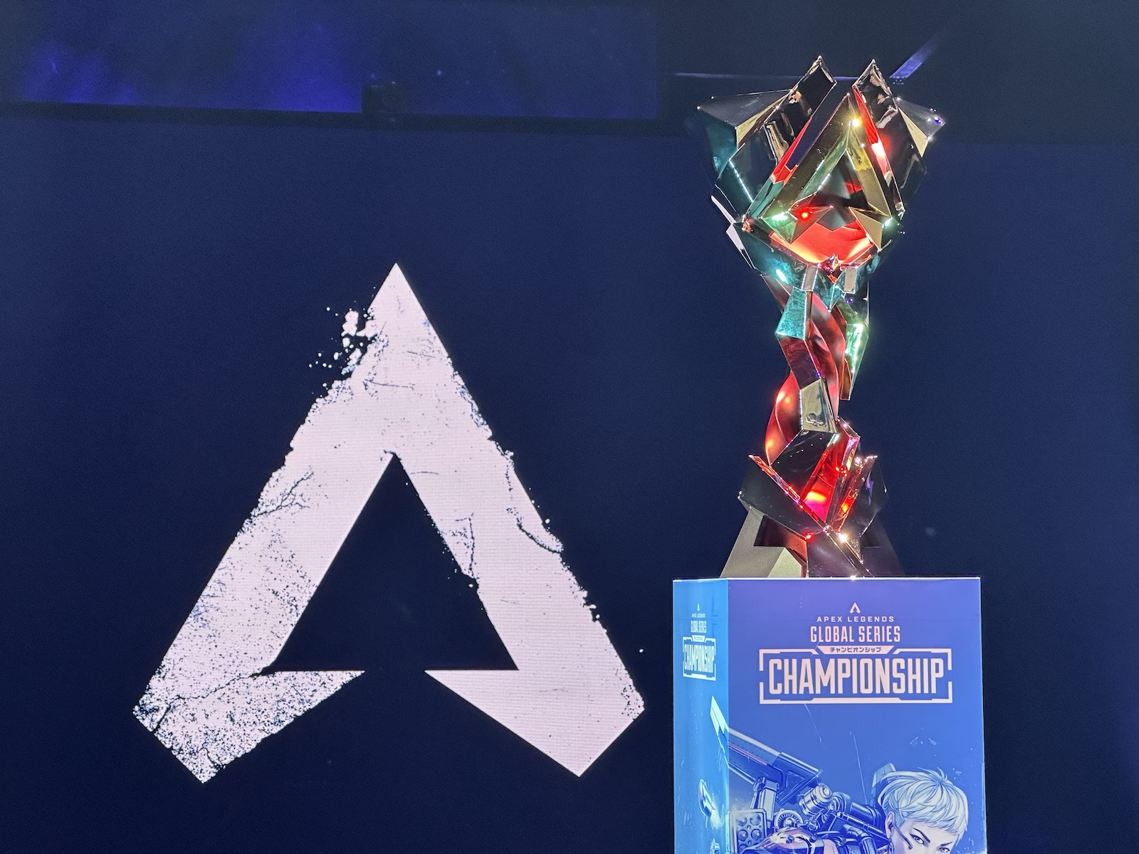 「ALGS」の優勝トロフィー