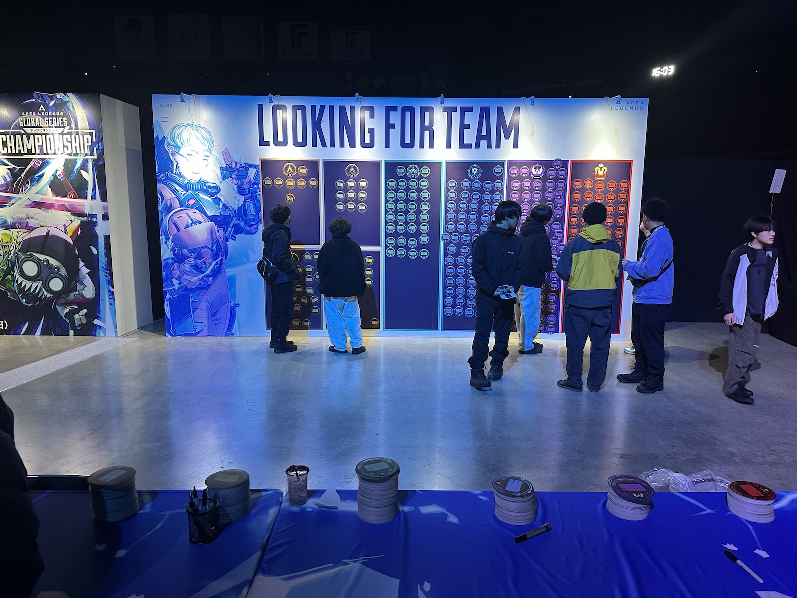 ランク帯に応じたステッカーを貼ることができるボード。筆者が滞在した4日間で徐々に埋まっていったのが印象的だった