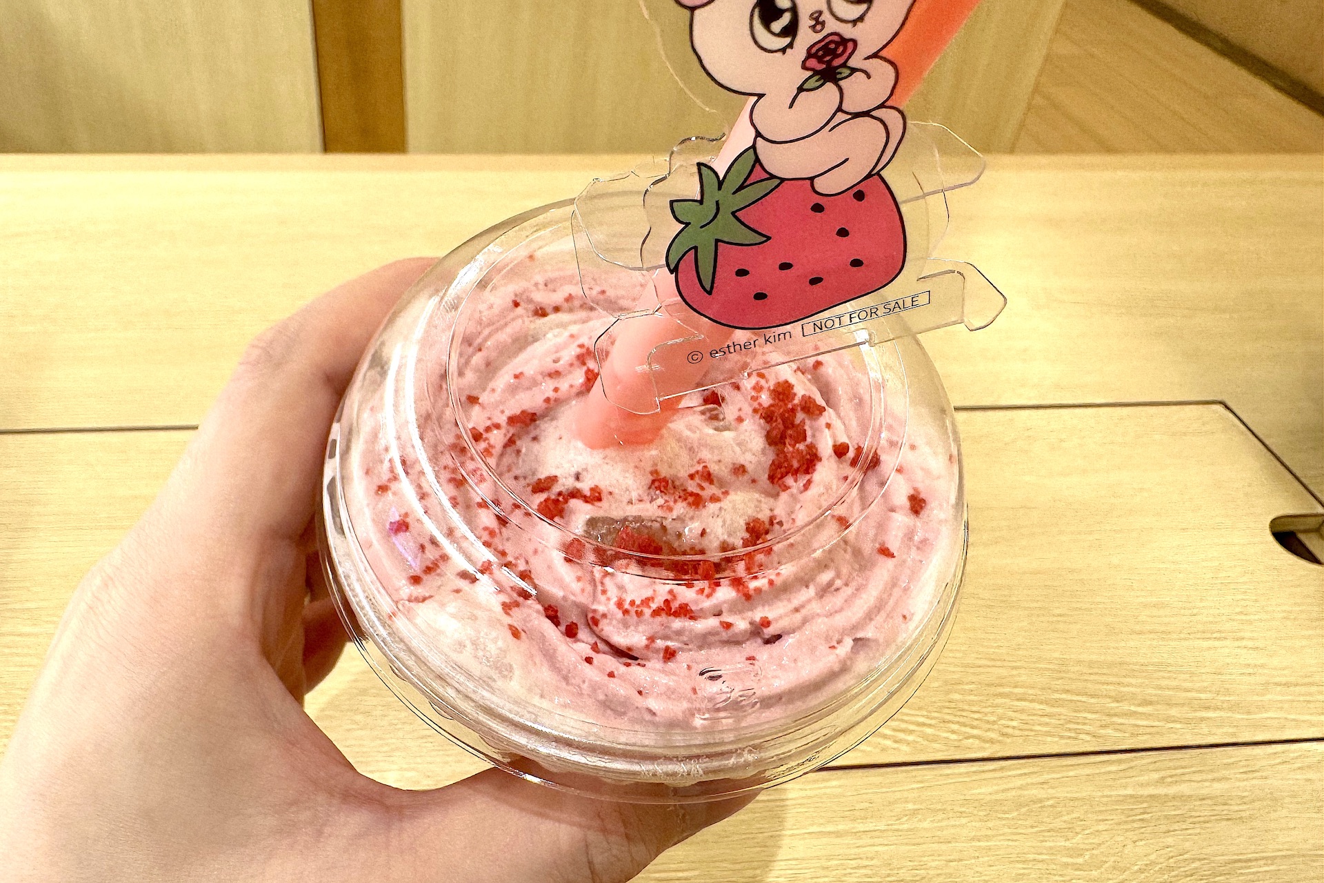 フランボワーズ顆粒がカリカリで食感も楽しい