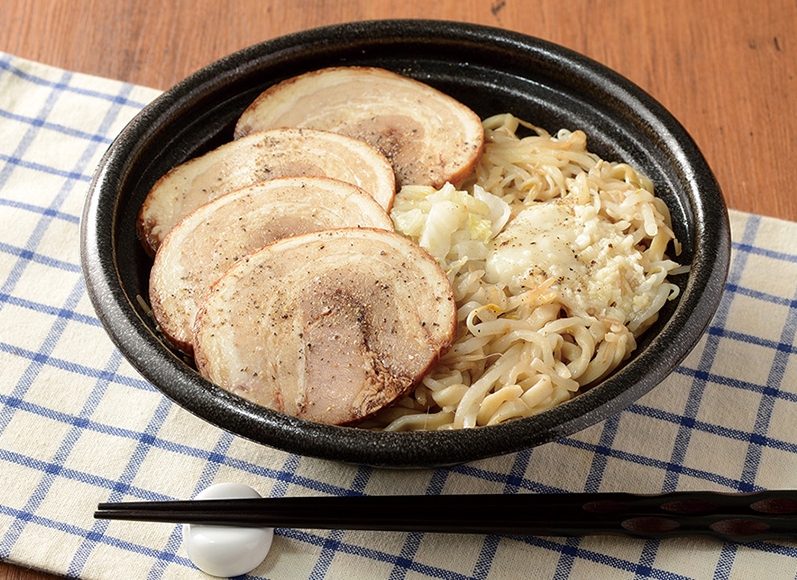 2月3日夕方ごろ発売（無くなり次第終了）ローソン標準価格 697円　※チャーシュー量がお値段そのまま47%増量（同社従来品との比較）