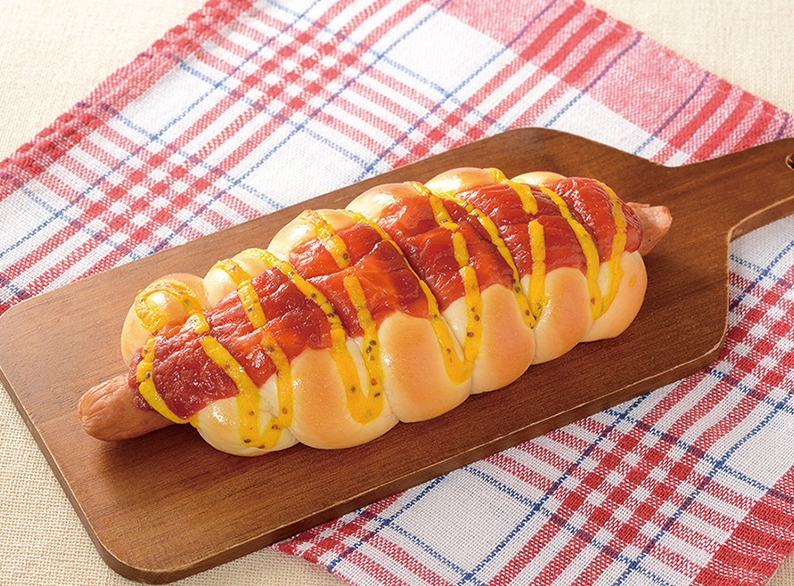 「盛りすぎ！あらびきポークフランクロール」2月11日発売（無くなり次第終了）ローソン標準価格 181円