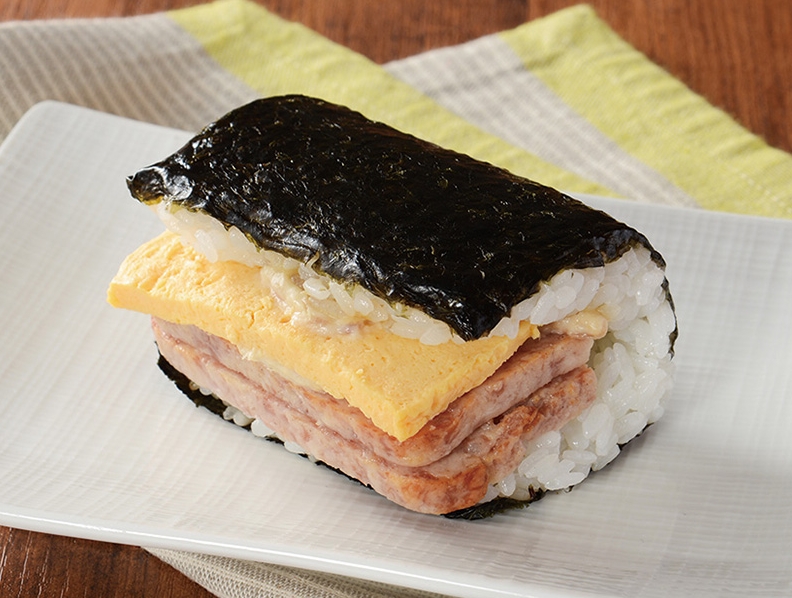 「盛りすぎ！具！おにぎり　ポーク玉子（シーチキンマヨネーズ）」2月18日発売（無くなり次第終了）ローソン標準価格 289円