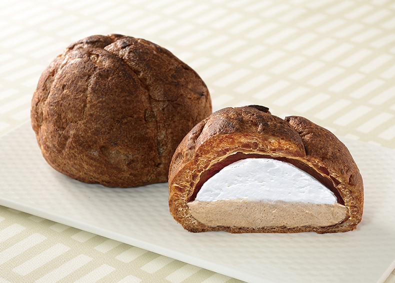 「Uchi cafe　盛りすぎ！大きなチョコシュー（チョコクリーム＆ホイップ）」2月17日夕方ごろ発売（無くなり次第終了）ローソン標準価格 181円