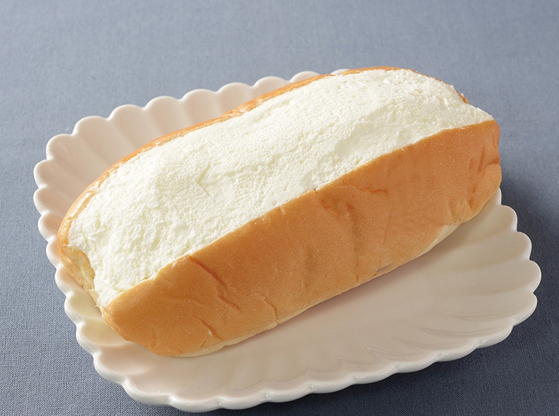「盛りすぎ！クリームロール」2月18日夕方ごろ発売（無くなり次第終了）ローソン標準価格 279円