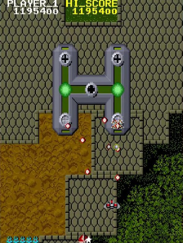 さまざまな形態が存在する浮遊要塞。当然ながら弾も大量に撃ってくる