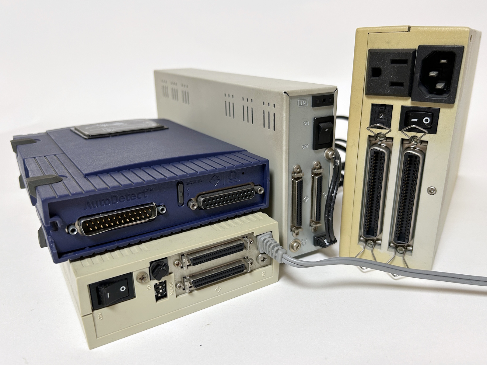 しかし、これらの資産を活かそうとすればSCSIポートが用意されたハードが必須となる。そういう意味では、もろ手を上げて歓迎する部分だろう。