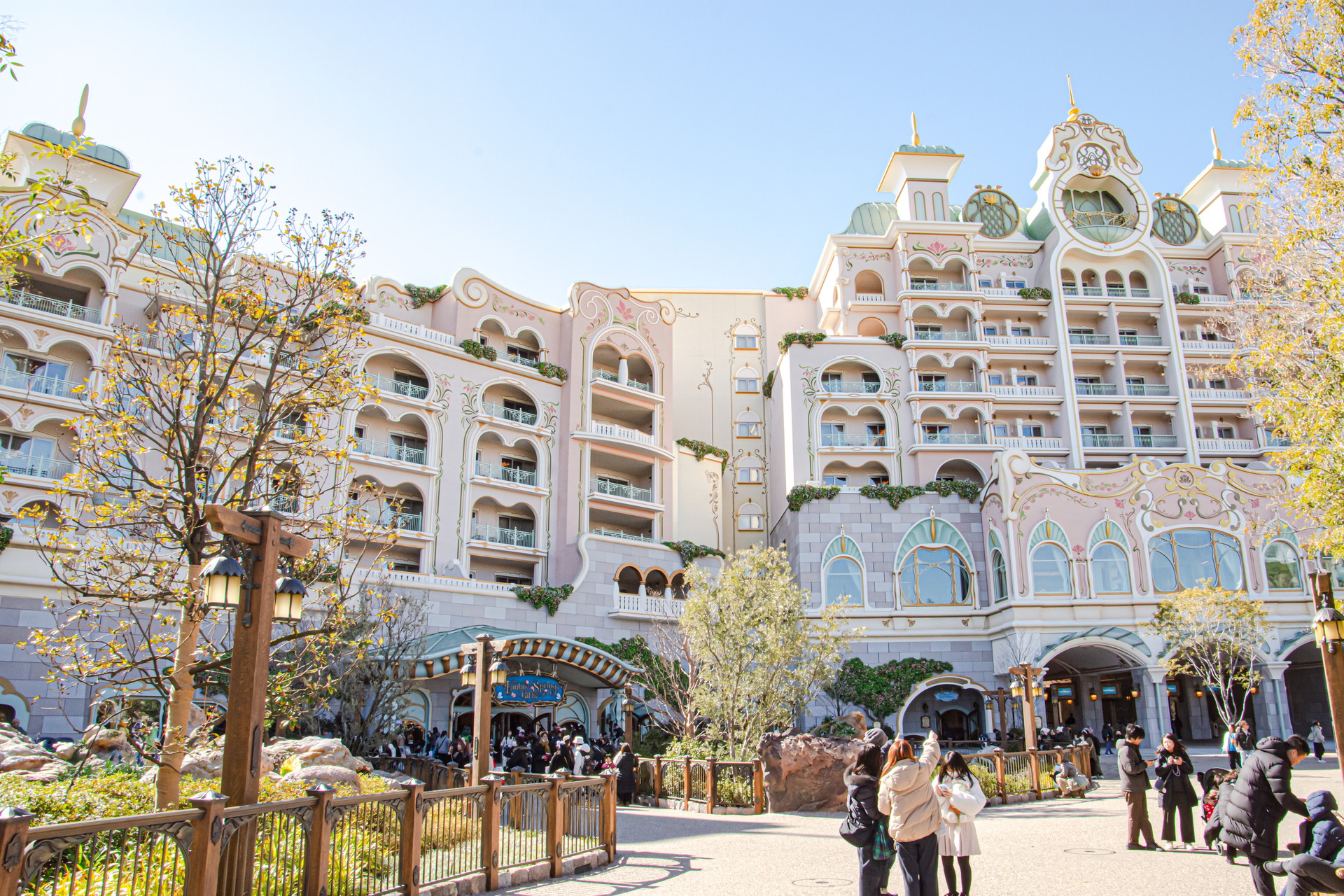 定期的に水しぶきが吹き上がるアリエルの像。より綺麗に撮るため、しぶきのタイミングをはかりながら夢中で撮影してしまった