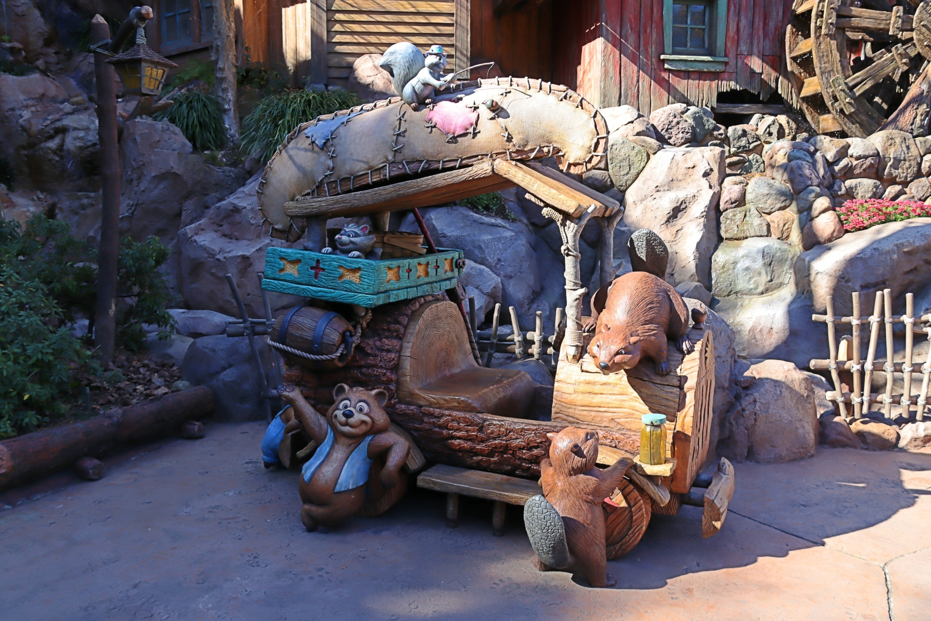 クリッターたちの乗る車はフォトスポットのひとつとなっている