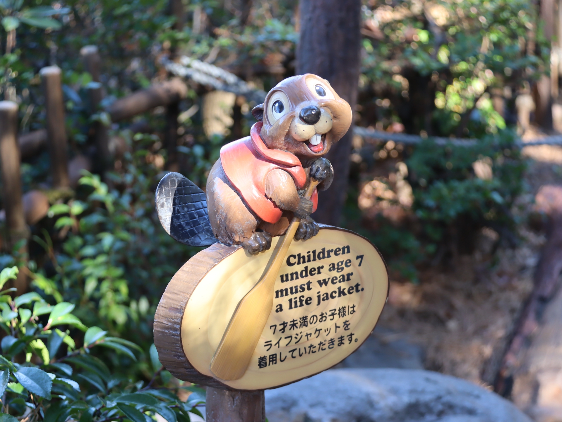 案内や看板、それ以外にも注目していると、クリッターたちの姿を目撃できるだろう