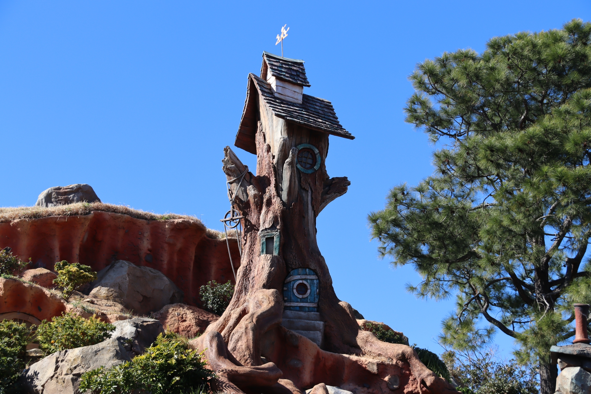 細かいところに目を向ければ向けるほど楽しめるのが「クリッターカントリー」。「スプラッシュ・マウンテン」と合わせて、ぜひ今こそ足を運んでほしい