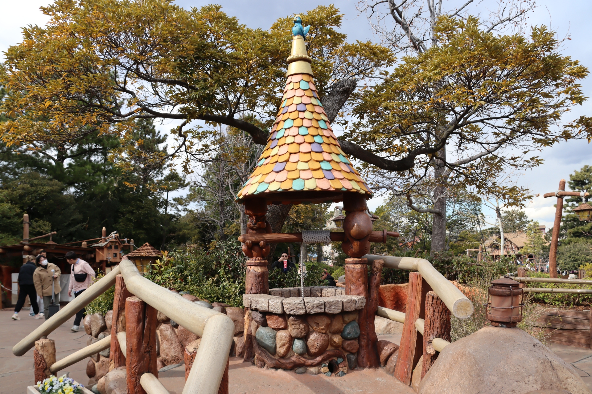 細かいところに目を向ければ向けるほど楽しめるのが「クリッターカントリー」。「スプラッシュ・マウンテン」と合わせて、ぜひ今こそ足を運んでほしい