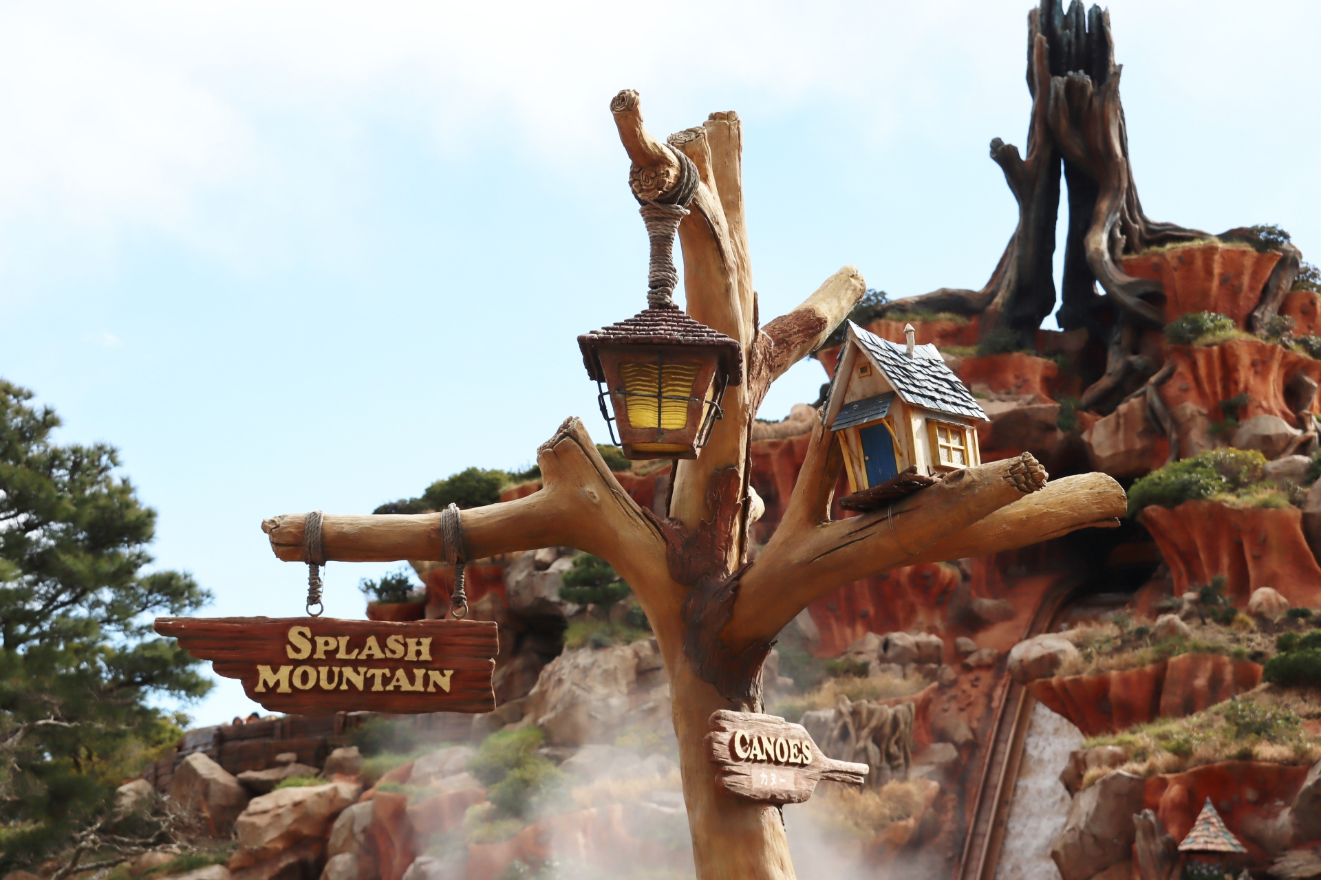 エリアを歩いていると、様々な「家」を見かける。形も大きさも様々で、どんな動物が暮らしているか、想像が掻き立てられる